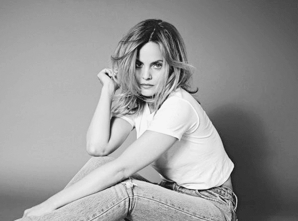Mena Suvari mn2s