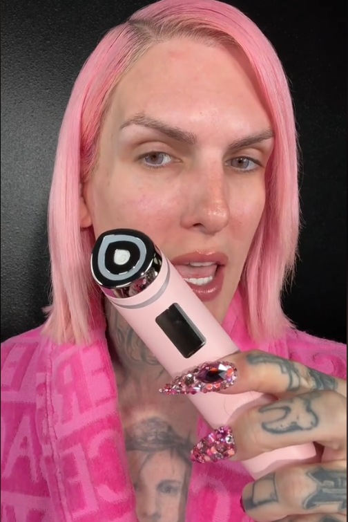 Jeffree x medicube photo
